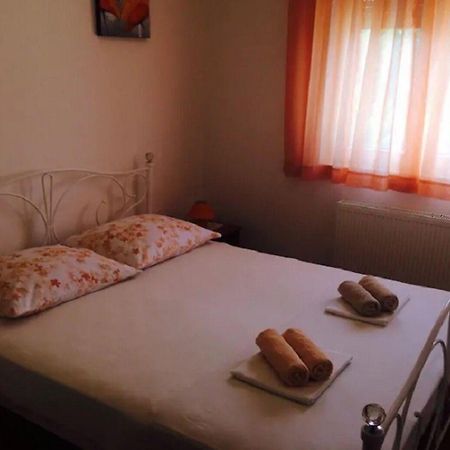 Apartments And Rooms Ognjen - Family Apartments With Free Parking Betina  Ngoại thất bức ảnh
