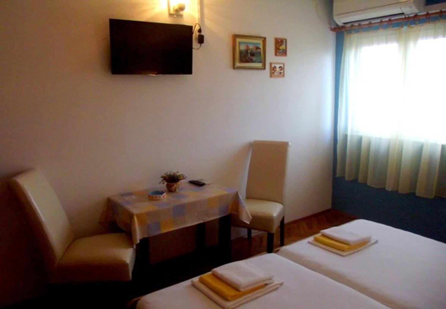 Apartments And Rooms Ognjen - Family Apartments With Free Parking Betina  Ngoại thất bức ảnh