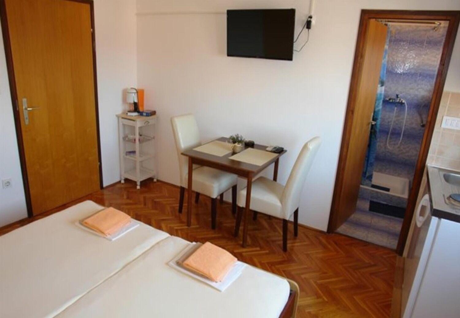 Apartments And Rooms Ognjen - Family Apartments With Free Parking Betina  Ngoại thất bức ảnh