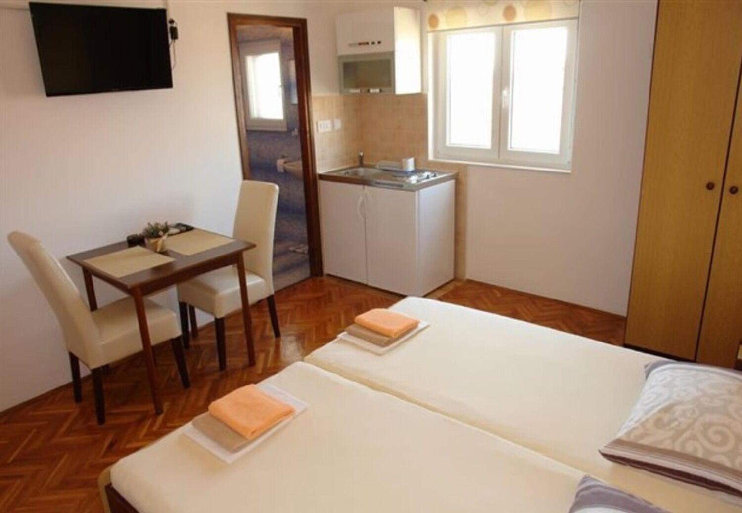Apartments And Rooms Ognjen - Family Apartments With Free Parking Betina  Ngoại thất bức ảnh