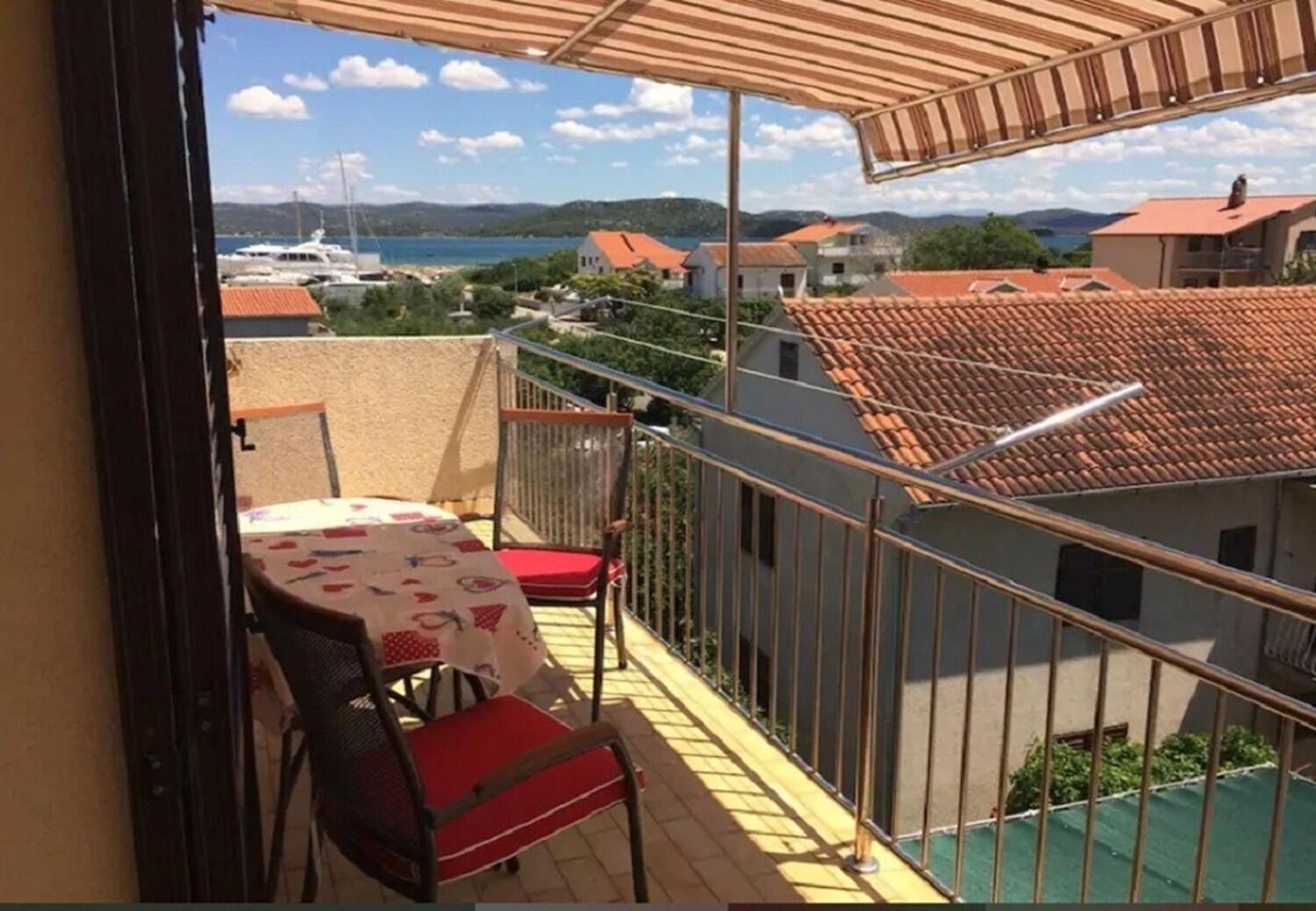 Apartments And Rooms Ognjen - Family Apartments With Free Parking Betina  Ngoại thất bức ảnh